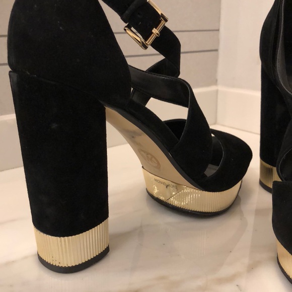 Price DROP❗️ MK Shoes - Picture 2 of 6